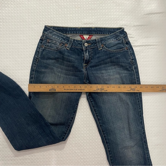Lucky Jeans. Sz 4/27. Low rise straight-leg cut. Excellent condition. - Picture 7 of 13